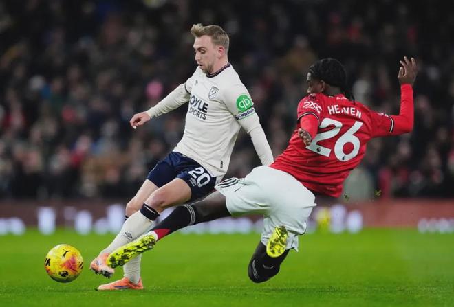 美记：相比选秀权雄鹿更想用字母换成名球星，比如特雷·杨（美媒：雄鹿宁要即战力巨星而非选秀权，甚至愿用字母哥换来如特雷·杨等球星）