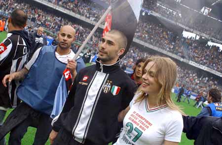 哈曼：拜仁本赛季的完美开局中，高层不是决策者而更像旁观者（哈曼：拜仁本季完美开局，管理层更像看客而非决策者）