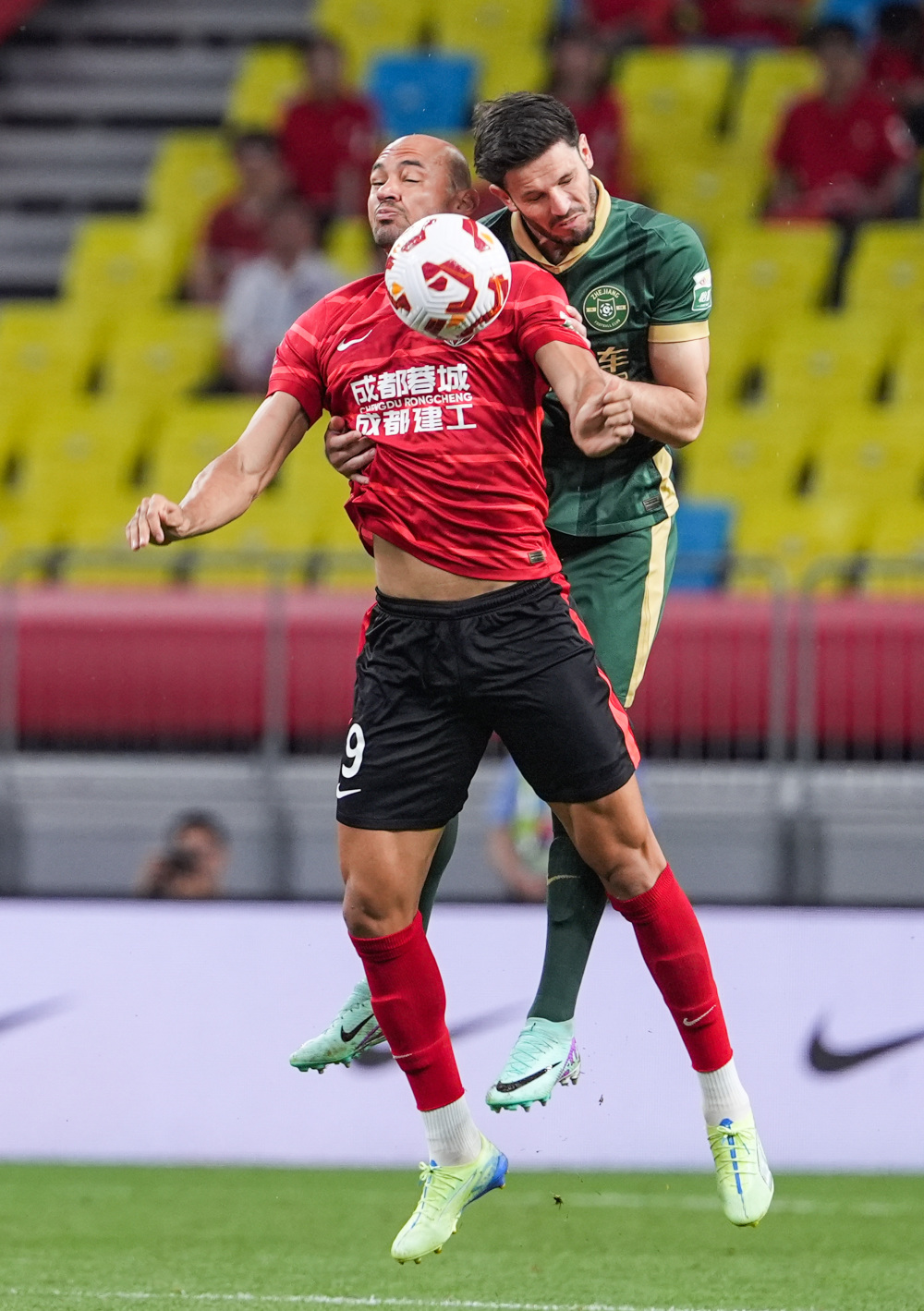 前妻：和布冯离婚后，花了很长时间才接受别人的追求（布冯前妻：离婚后很久才愿意接受他人的追求）