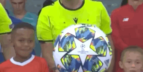 湖人詹姆斯关键发挥险胜76人，刷新个人40岁后得分纪录，豪取17胜稳居西部第二。