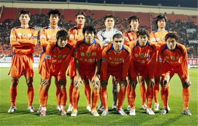 篮球NBA球队球员转会谈判进行中（NBA多队球员转会谈判正酣）