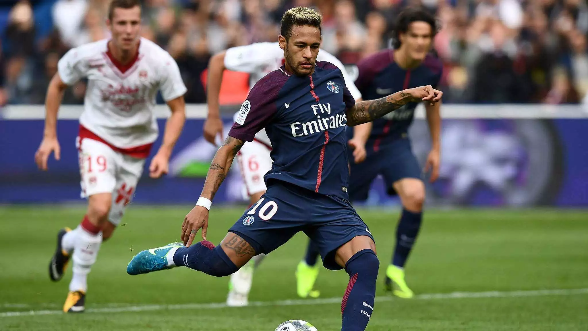 半场：拜仁1-1圣保利，格雷罗扳平，卡尔中柱，洪通吉破门+伤退（半场战报：拜仁1-1圣保利，卡尔中柱，洪通吉进球后伤退，格雷罗扳平）