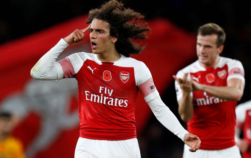 篮球湖人锁定比赛胜局，球迷狂喜（湖人提前奠定胜势，球迷欢腾）