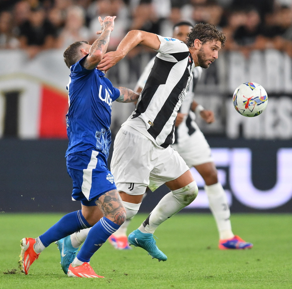 阿利松：我们仍支持主教练，相信他能帮我们扭转局势（阿利松：我们依然力挺主帅，相信他能带队扭转颓势）