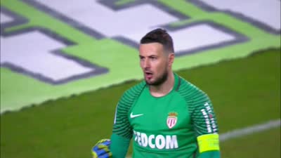 TA：多家豪门关注小将斯密特，阿尔克马尔对其估价约6000万欧（TA：阿尔克马尔为新星斯密特标价约6000万欧，多家豪门密切关注）