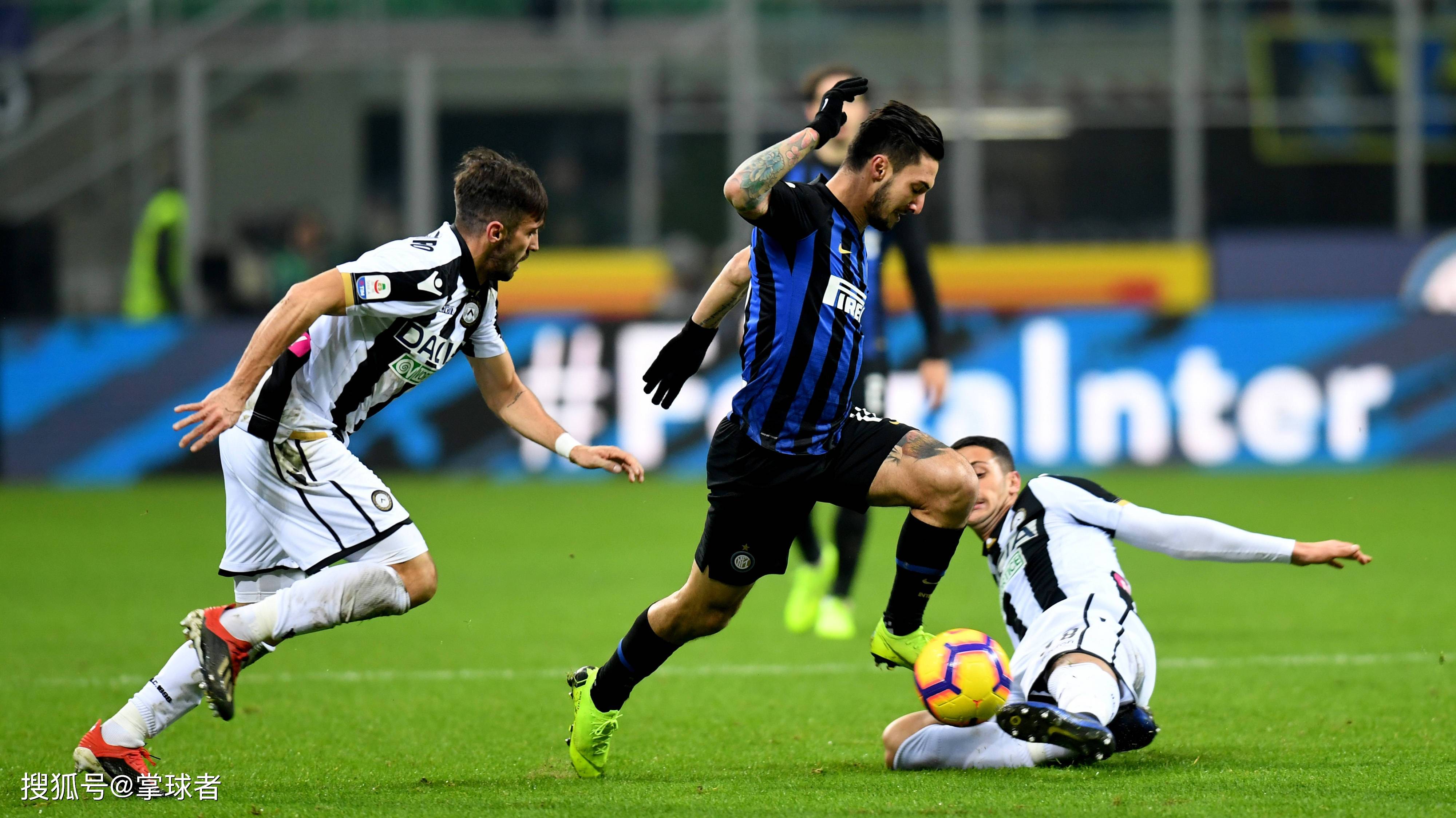 联赛深陷保级泥潭！官方：莱万特主帅卡莱罗下课（保级告急，莱万特官宣主帅卡莱罗下课）