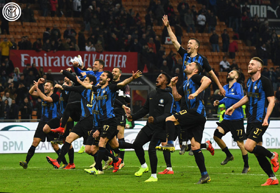 队报：登贝莱抱怨腿筋疼痛，不确定能否首发出战拜仁（队报：登贝莱腿筋不适，出战拜仁首发成疑）